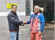 点赞！环卫工人拾金不昧暖人心